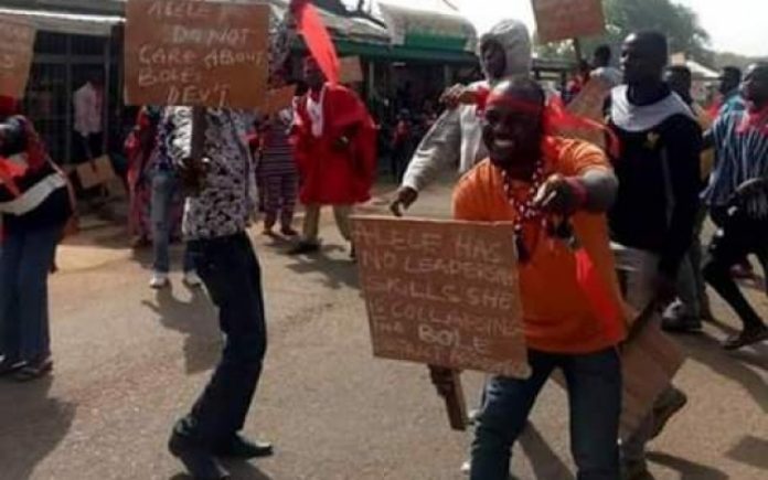 9bbefb8771b3d95dfda1e3f1837470bd_XL