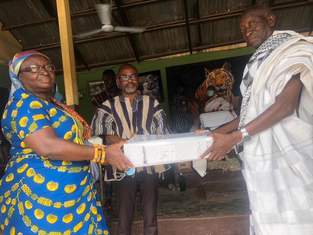 Frontpageghana donates to AnumAsamankese Frontpage Ghana
