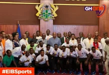 President Mahama presents GH¢500,000 to UDS football team